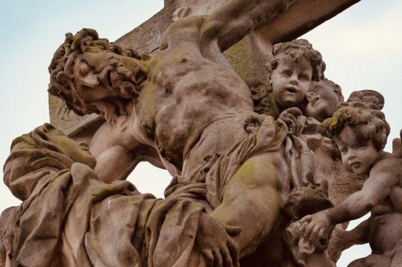 Détail de la vision de sainte Lutgarde sur le pont Charles de Prague/ ©CC BY 2.0/jimmyweee