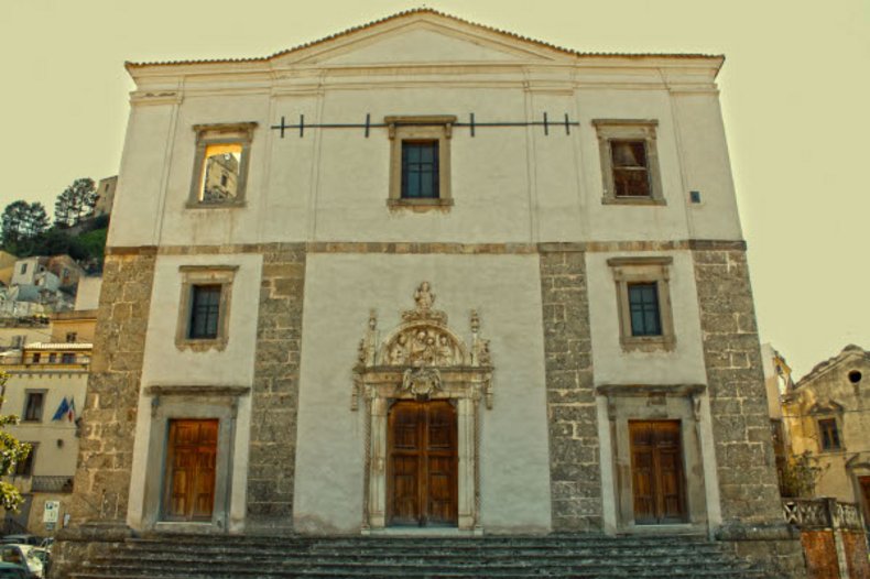 Cathédrale de l'assomption à Santa Lucia del Mela où repose le corps incorrompu de Antonio Franco / © CC BY-SA 4.0 / TheCrazyStyle 